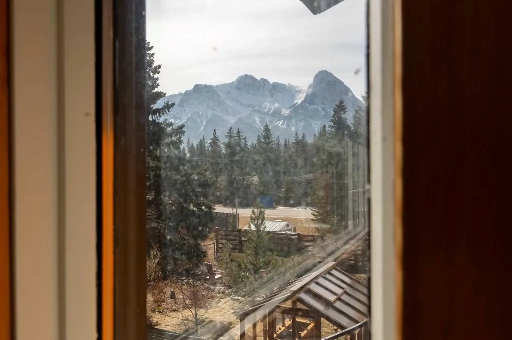 803 800 Larch Place Canmore AB T1W 1S4