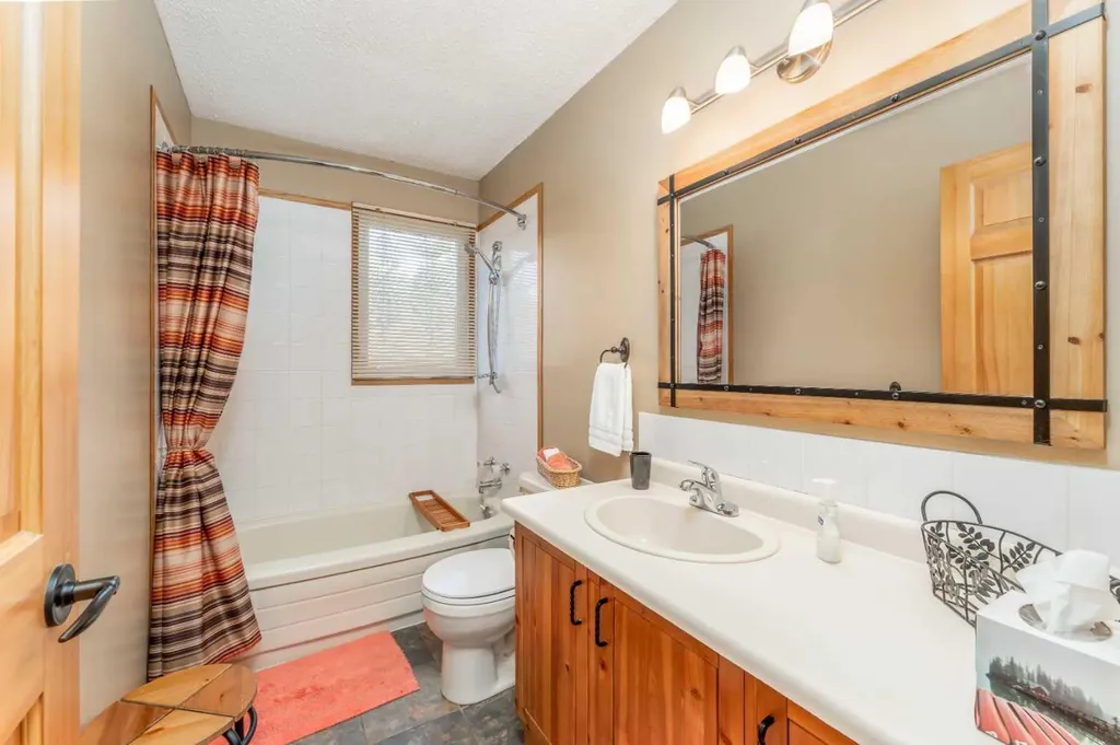 803 800 Larch Place Canmore AB T1W 1S4