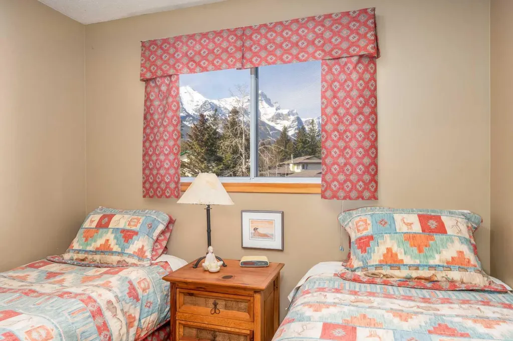 803 800 Larch Place Canmore AB T1W 1S4