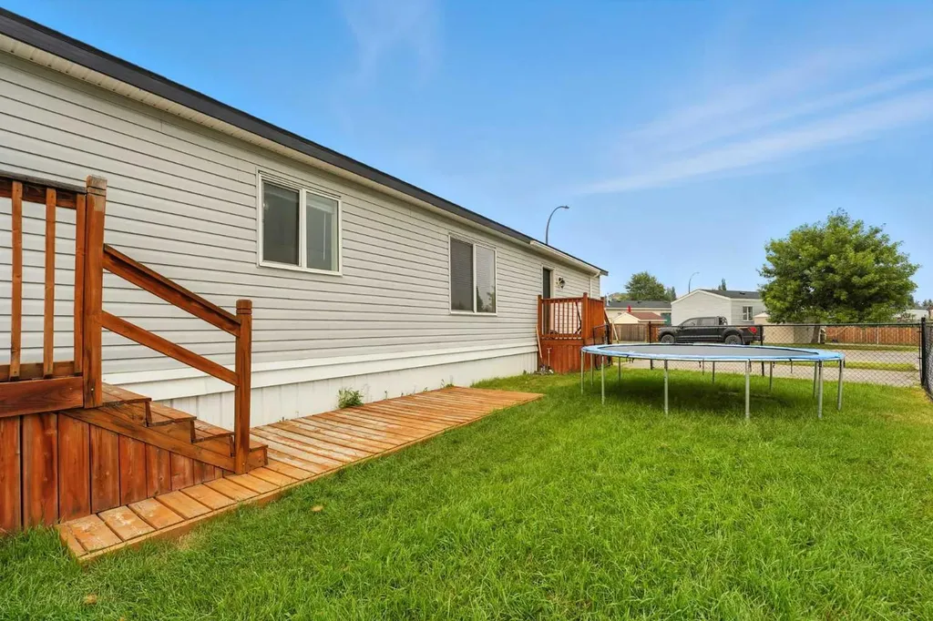 113 Heritage Drive Okotoks AB T1S 1M4