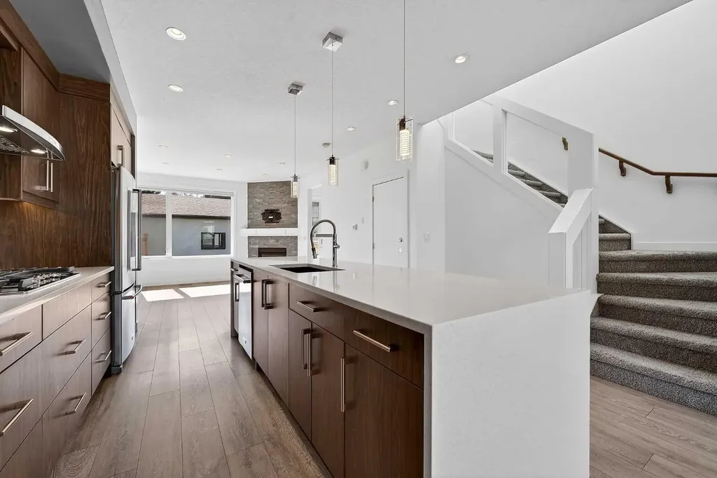 935 Regal Crescent NE Calgary AB T2E 5G8