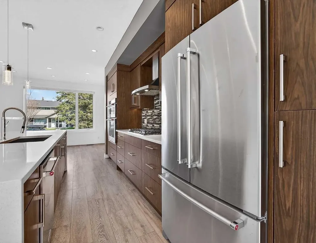 935 Regal Crescent NE Calgary AB T2E 5G8