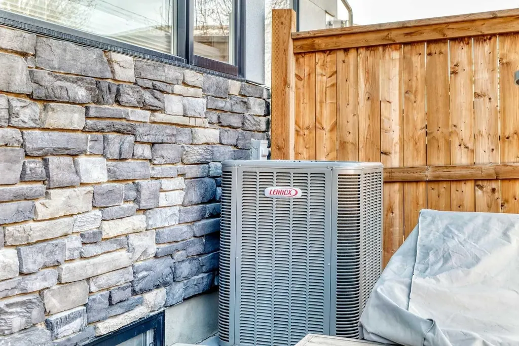 935 Regal Crescent NE Calgary AB T2E 5G8