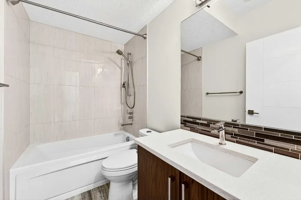935 Regal Crescent NE Calgary AB T2E 5G8