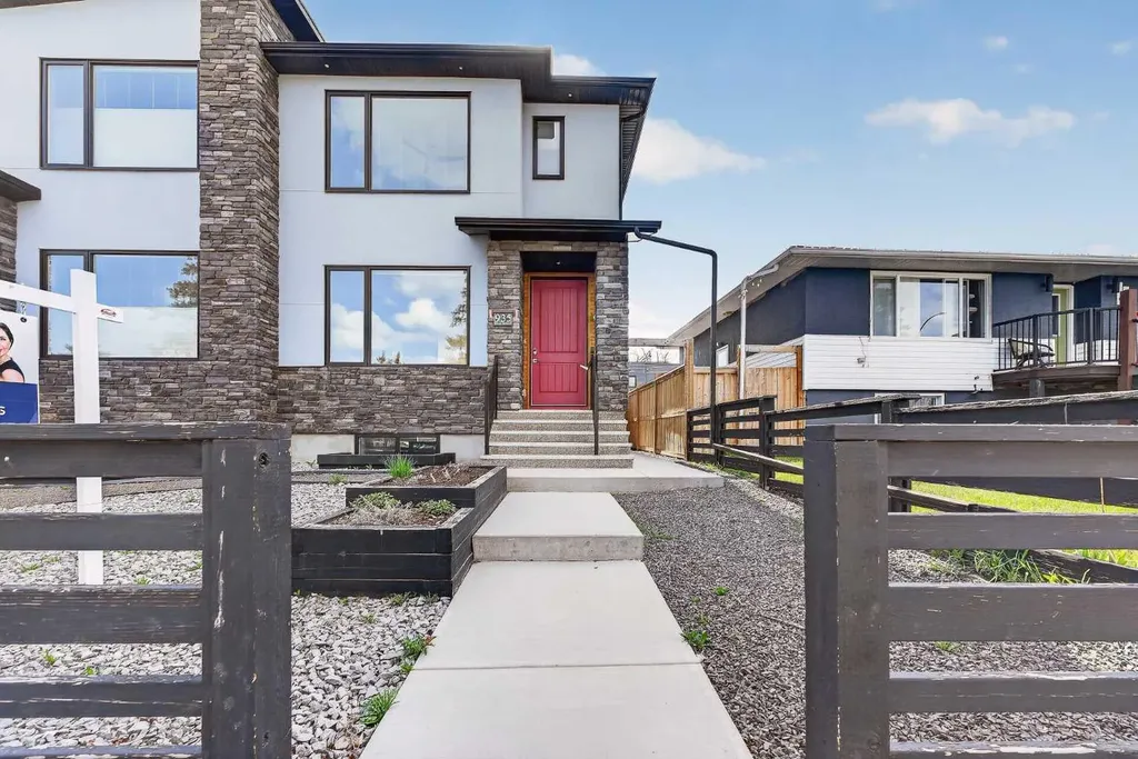 935 Regal Crescent NE Calgary AB T2E 5G8