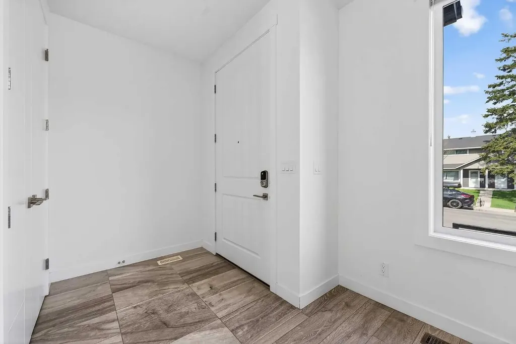 935 Regal Crescent NE Calgary AB T2E 5G8