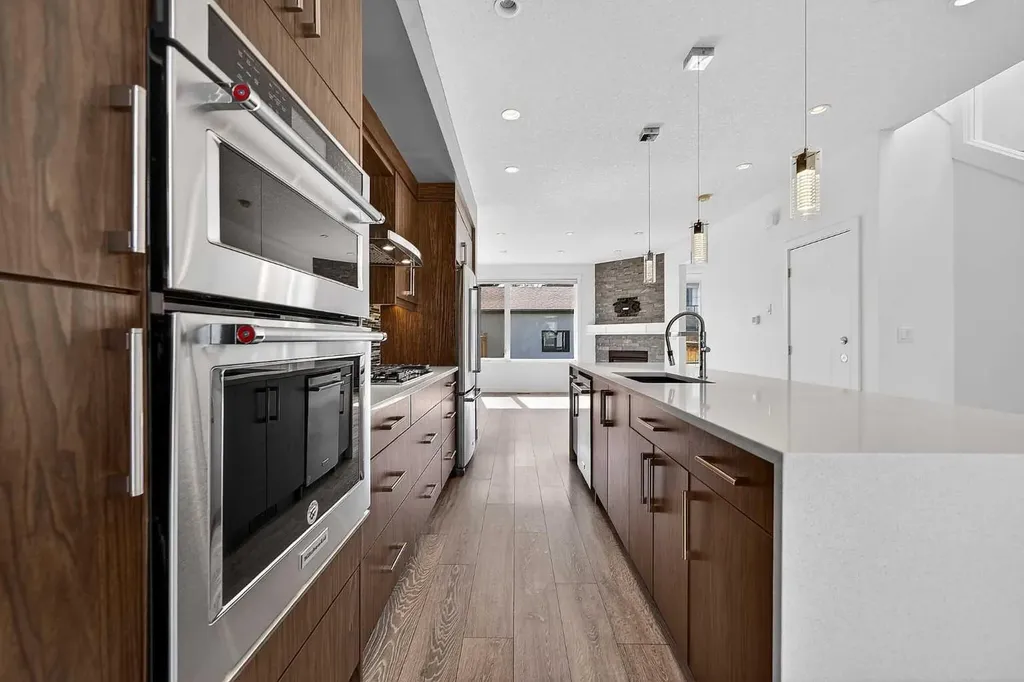 935 Regal Crescent NE Calgary AB T2E 5G8