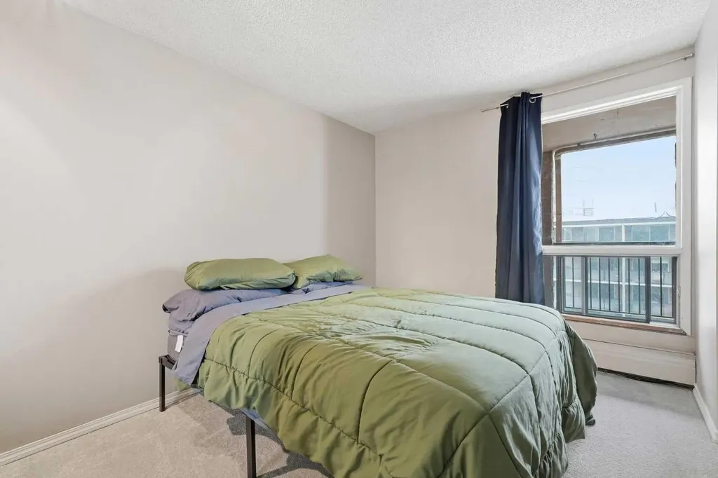 718 12 Avenue SW Calgary AB T2R 0H7