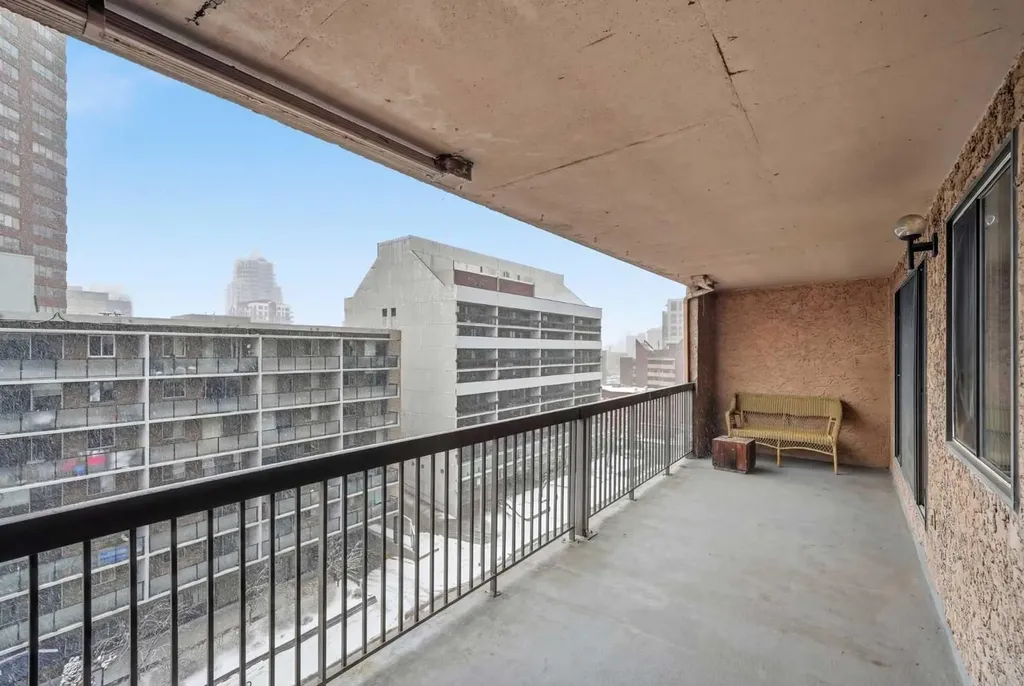 718 12 Avenue SW Calgary AB T2R 0H7