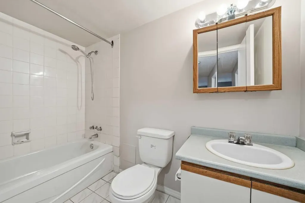 718 12 Avenue SW Calgary AB T2R 0H7