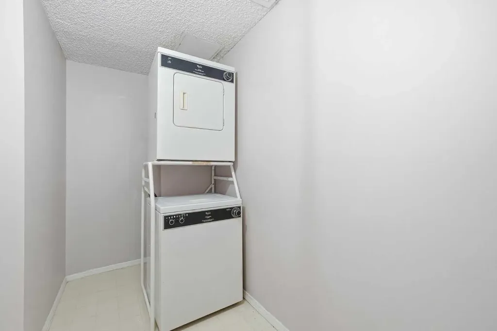 718 12 Avenue SW Calgary AB T2R 0H7