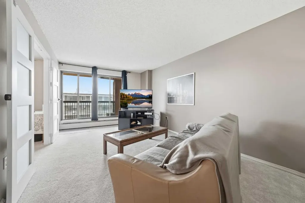 718 12 Avenue SW Calgary AB T2R 0H7