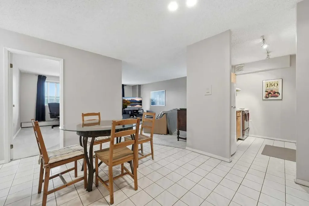 718 12 Avenue SW Calgary AB T2R 0H7