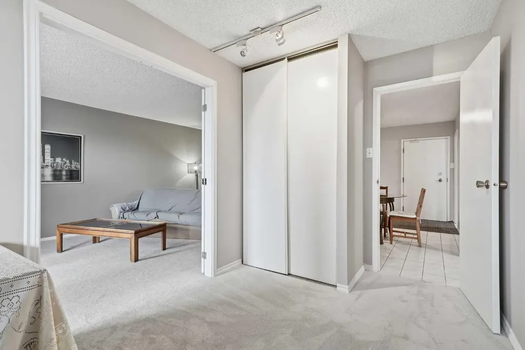718 12 Avenue SW Calgary AB T2R 0H7