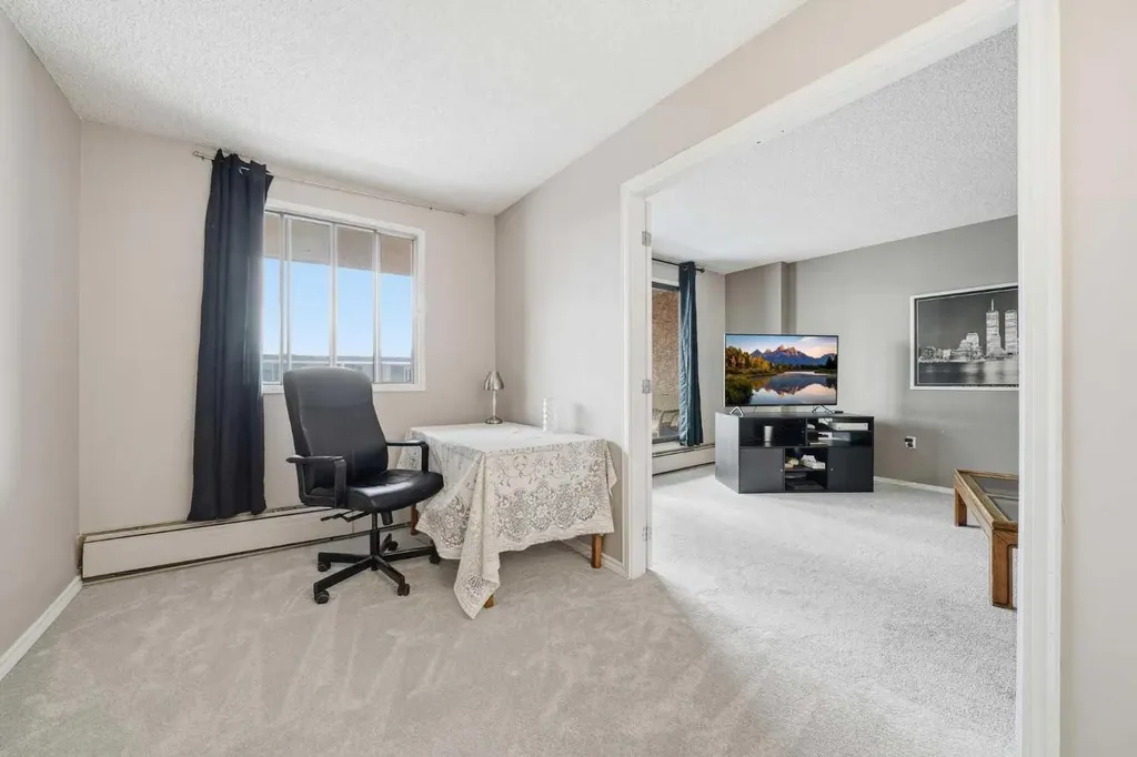 718 12 Avenue SW Calgary AB T2R 0H7