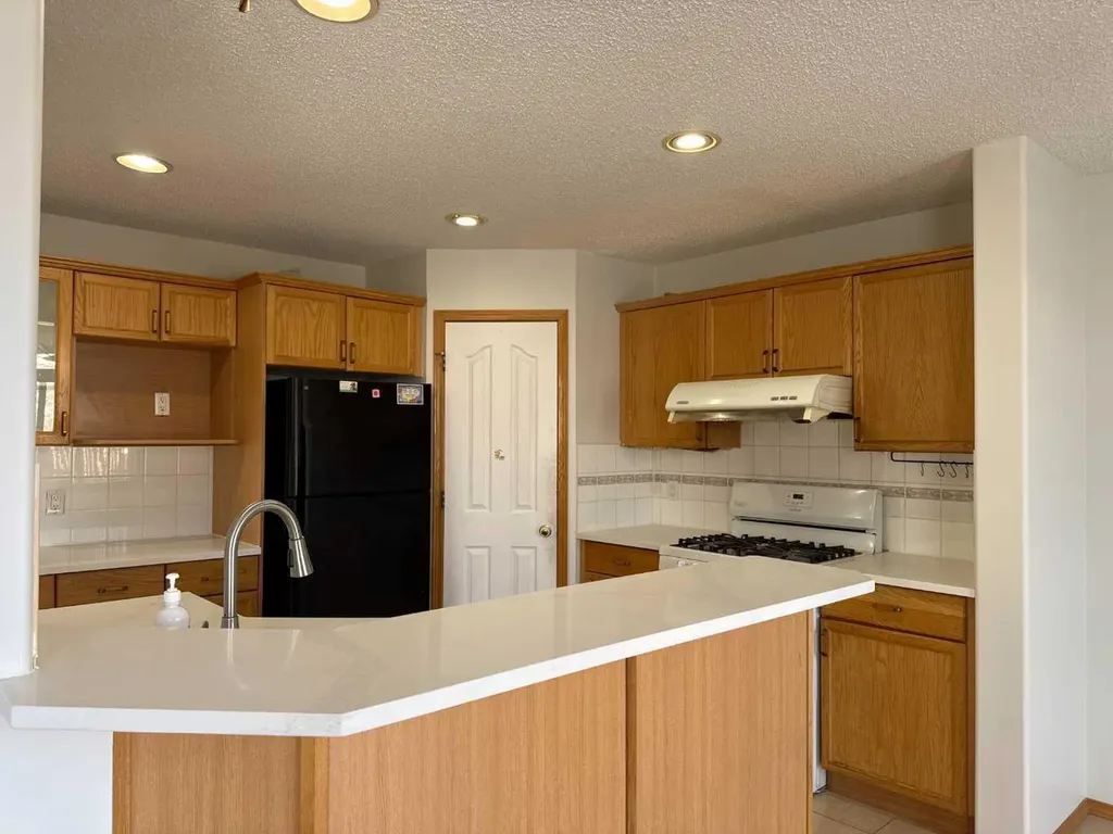 244 Los Alamos Place NE Calgary AB T1Y 7G7