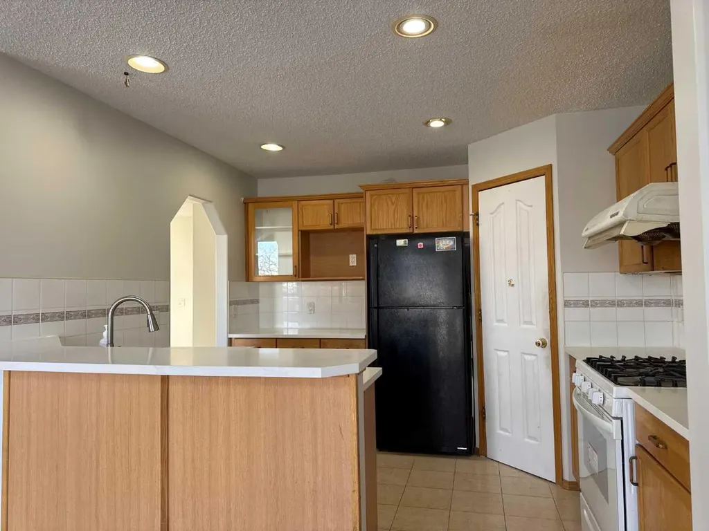 244 Los Alamos Place NE Calgary AB T1Y 7G7