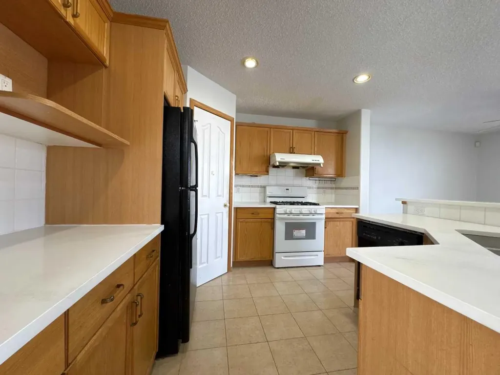 244 Los Alamos Place NE Calgary AB T1Y 7G7