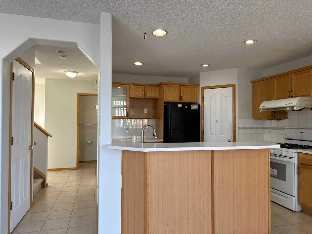 244 Los Alamos Place NE Calgary AB T1Y 7G7