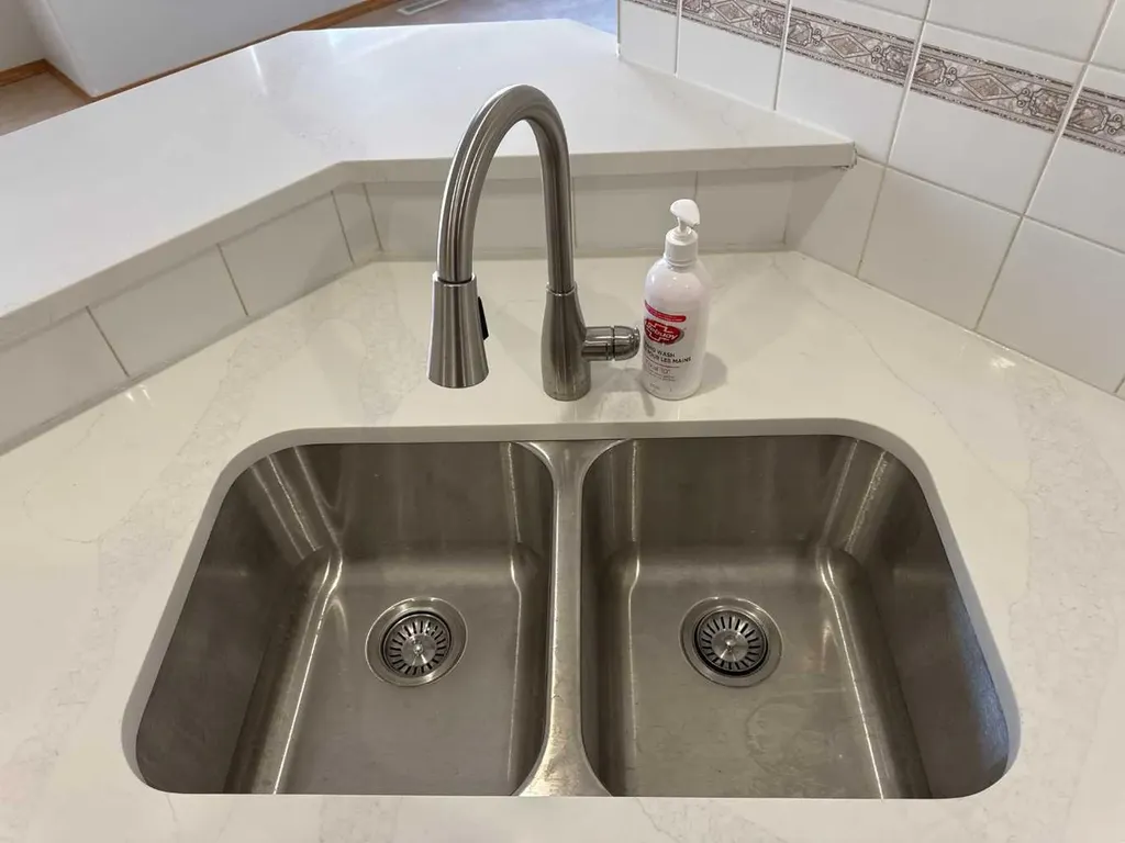 244 Los Alamos Place NE Calgary AB T1Y 7G7