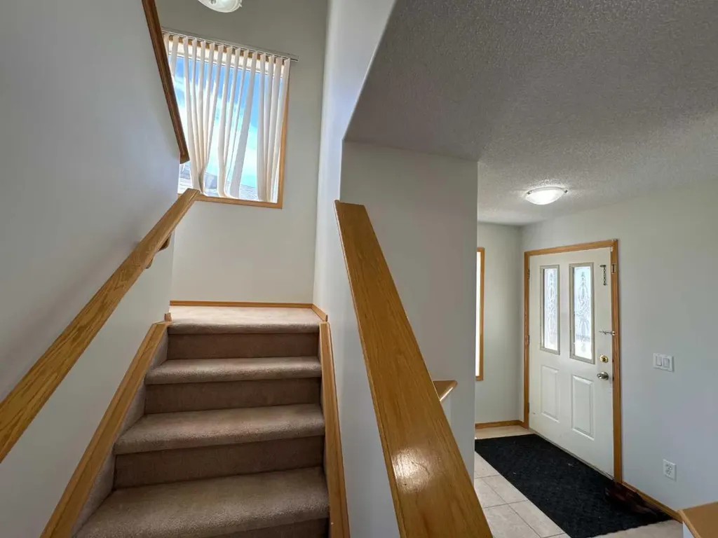 244 Los Alamos Place NE Calgary AB T1Y 7G7
