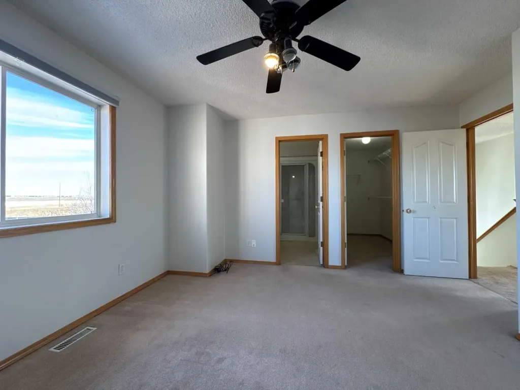 244 Los Alamos Place NE Calgary AB T1Y 7G7