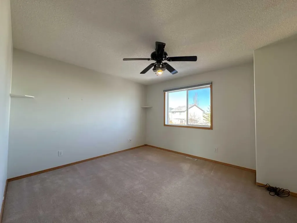 244 Los Alamos Place NE Calgary AB T1Y 7G7