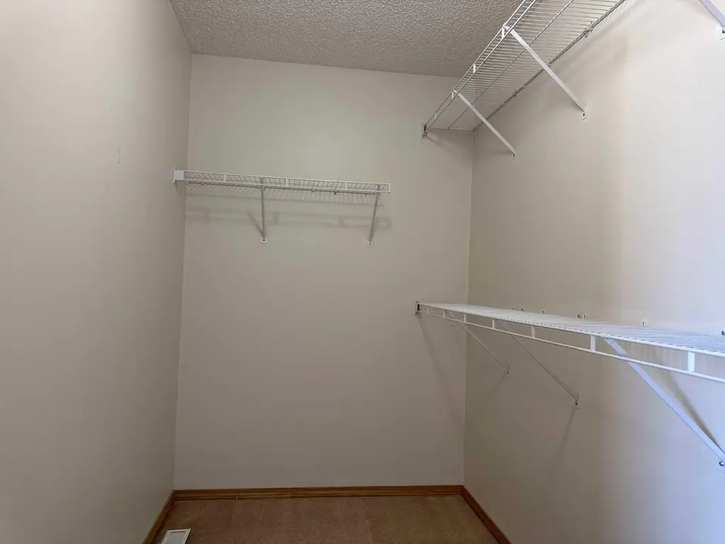 244 Los Alamos Place NE Calgary AB T1Y 7G7
