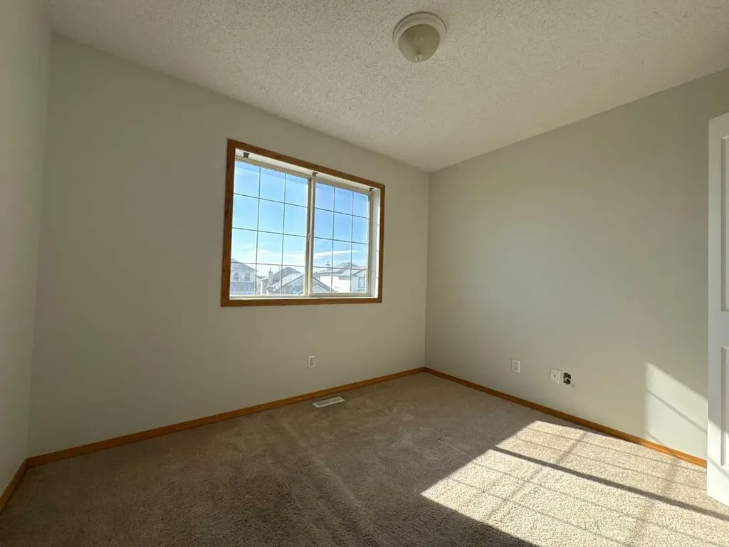 244 Los Alamos Place NE Calgary AB T1Y 7G7