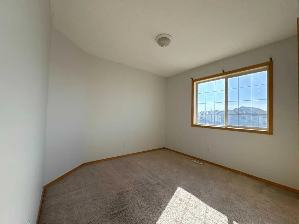 244 Los Alamos Place NE Calgary AB T1Y 7G7