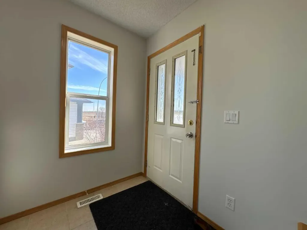 244 Los Alamos Place NE Calgary AB T1Y 7G7