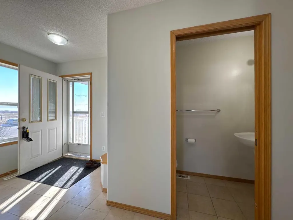 244 Los Alamos Place NE Calgary AB T1Y 7G7