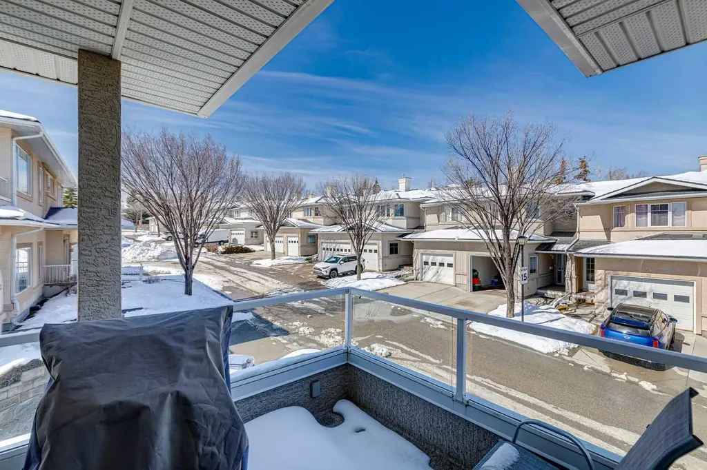 40 Edgeridge Terrace NW Calgary AB T3A 6C2