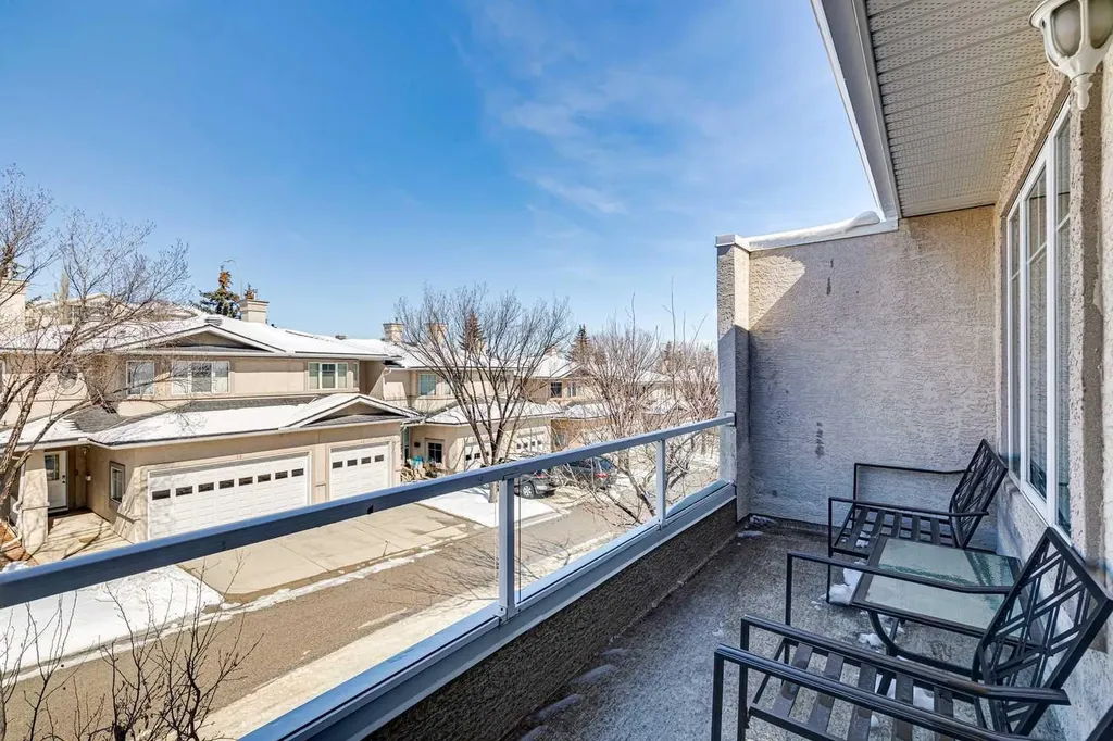 40 Edgeridge Terrace NW Calgary AB T3A 6C2
