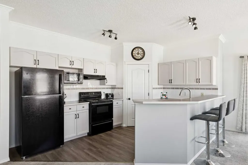 40 Edgeridge Terrace NW Calgary AB T3A 6C2