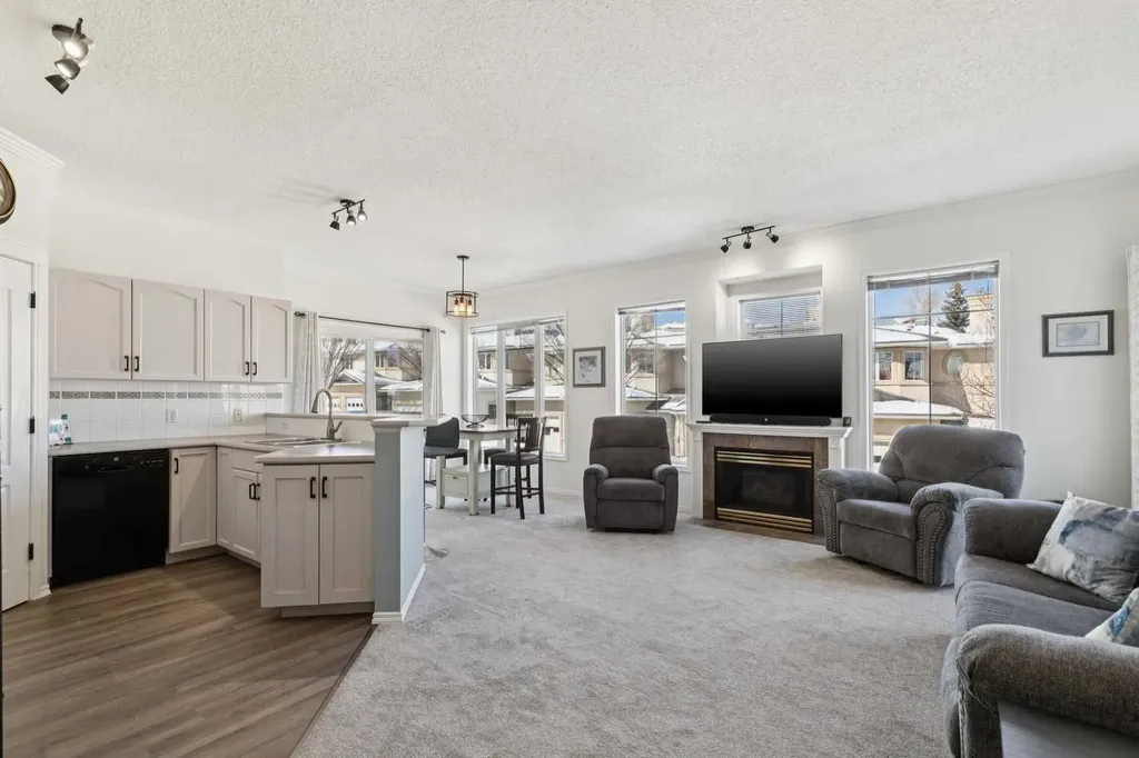 40 Edgeridge Terrace NW Calgary AB T3A 6C2