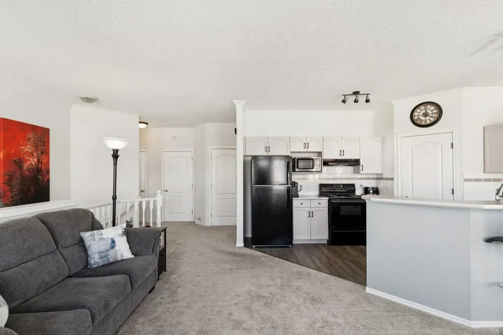 40 Edgeridge Terrace NW Calgary AB T3A 6C2