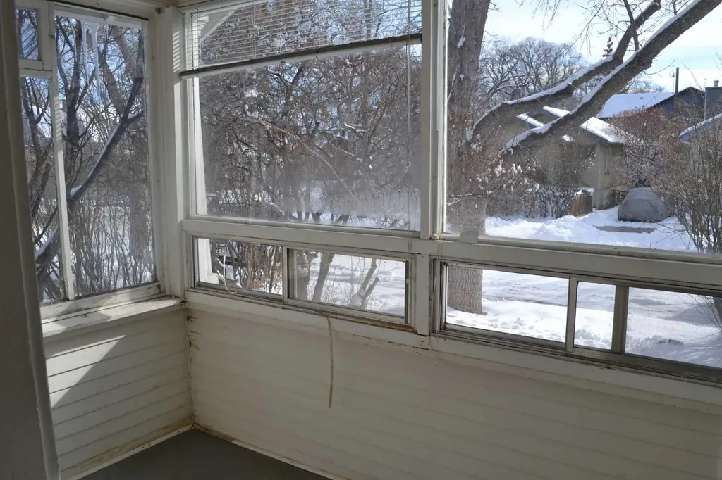 915 1 Street NW Calgary AB T2M2R9
