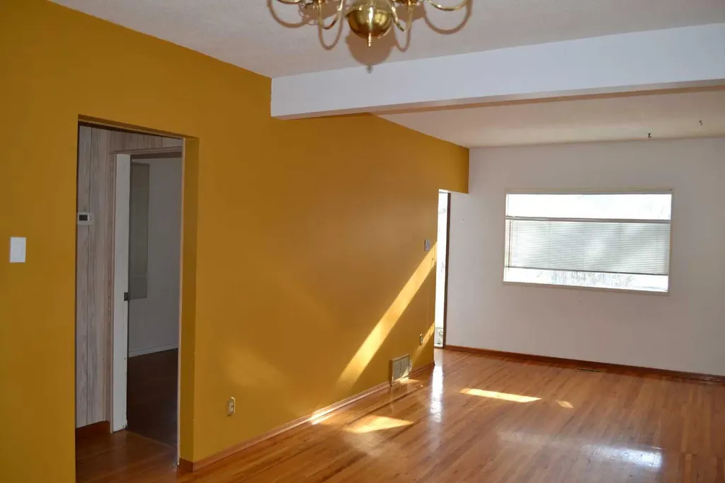 915 1 Street NW Calgary AB T2M2R9
