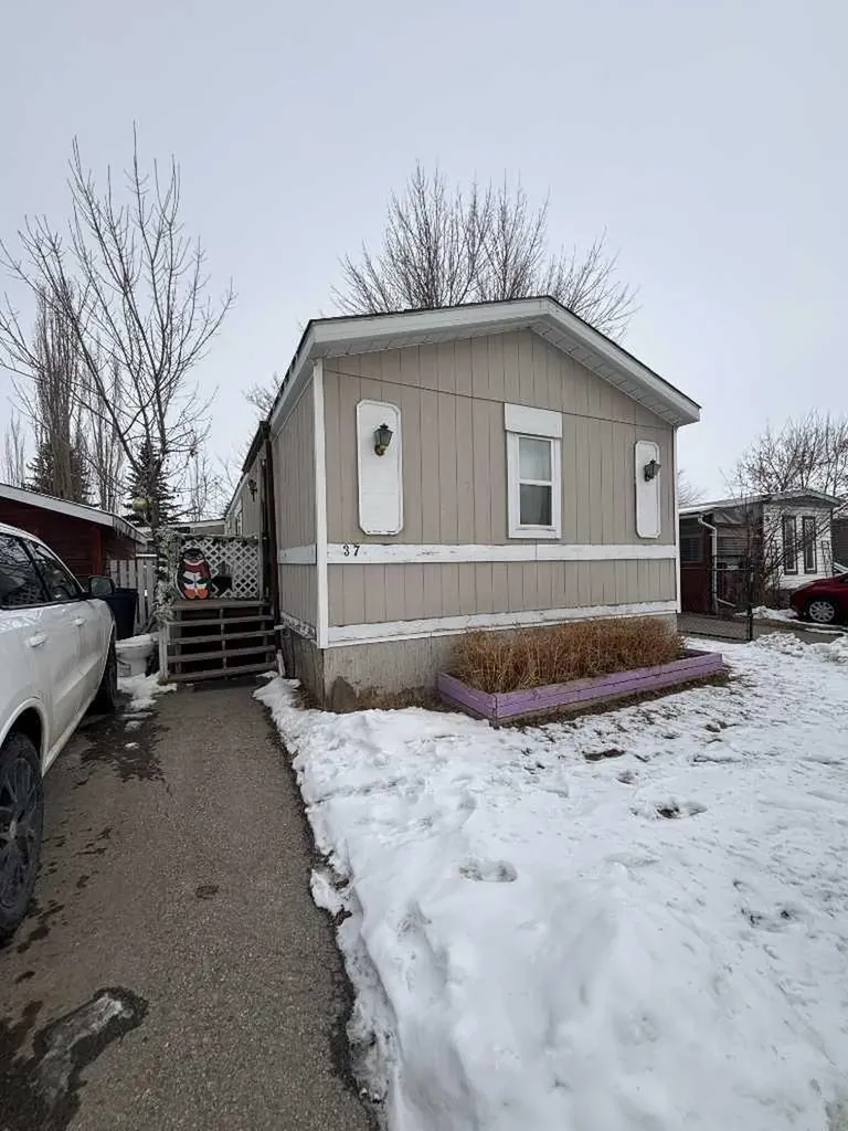 6220 17 Avenue SE Calgary AB T2A 0w6