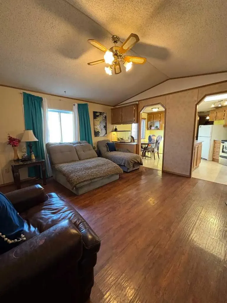 6220 17 Avenue SE Calgary AB T2A 0w6