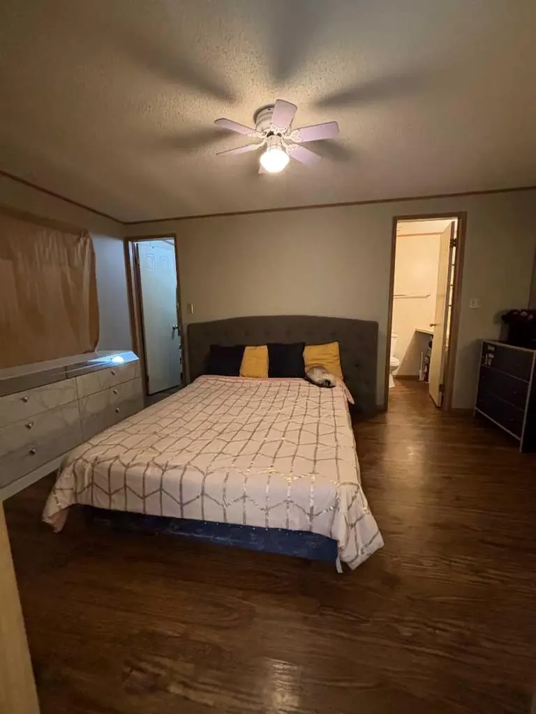 6220 17 Avenue SE Calgary AB T2A 0w6