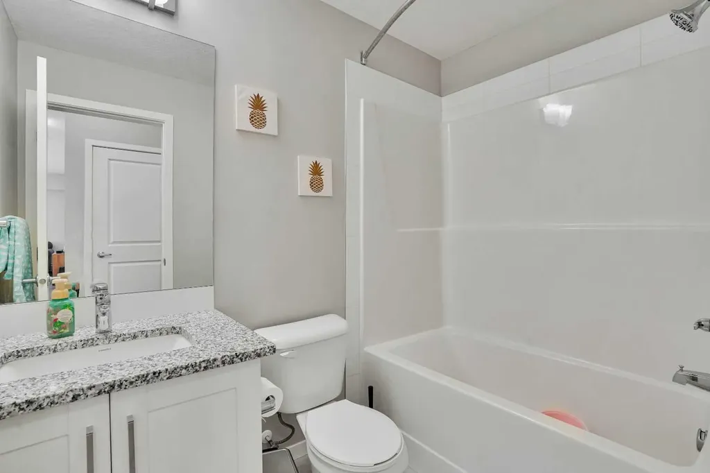 30 Mahogany Mews SE Calgary AB T3M 3H4