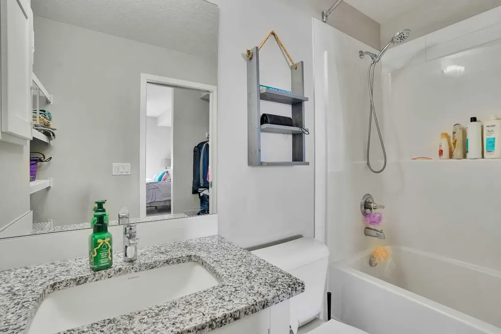 30 Mahogany Mews SE Calgary AB T3M 3H4