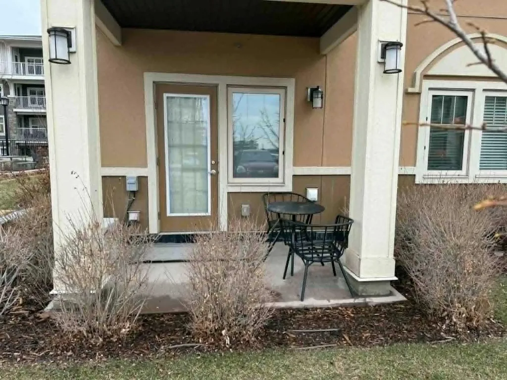 30 Mahogany Mews SE Calgary AB T3M 3H4