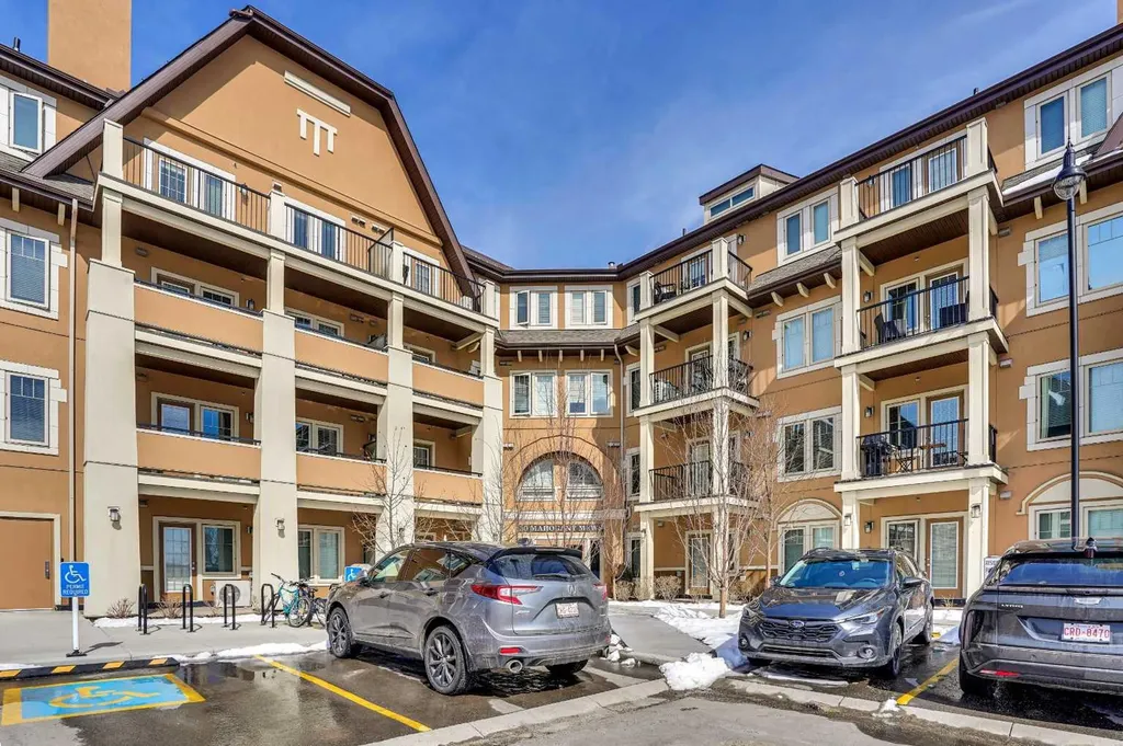 30 Mahogany Mews SE Calgary AB T3M 3H4