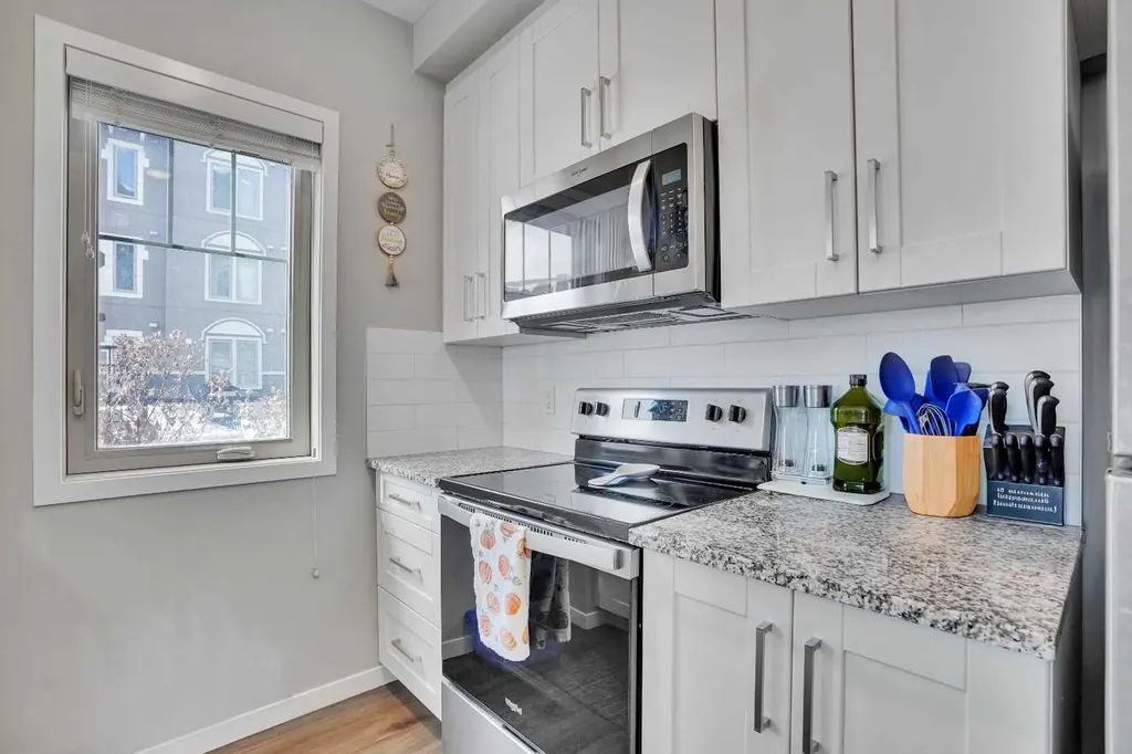 30 Mahogany Mews SE Calgary AB T3M 3H4