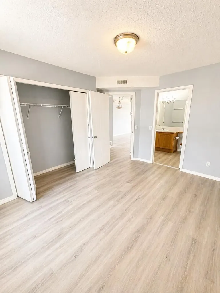 103 Strathaven Drive E Strathmore AB T1P1W3