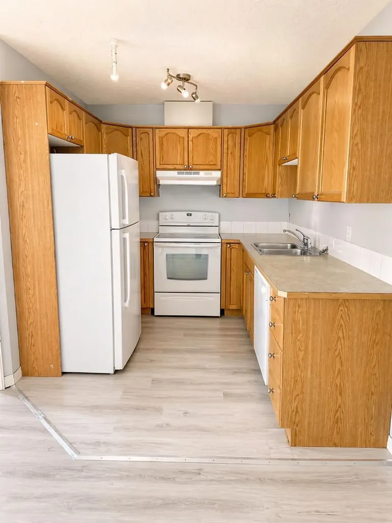 103 Strathaven Drive E Strathmore AB T1P1W3