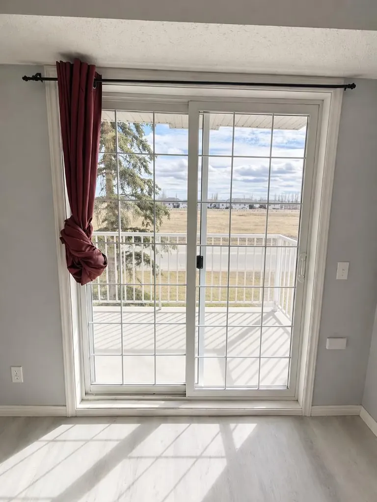 103 Strathaven Drive E Strathmore AB T1P1W3